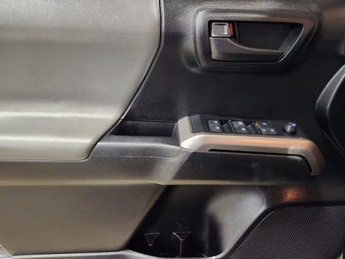 Used 2022 Toyota Tacoma SR5 image 40