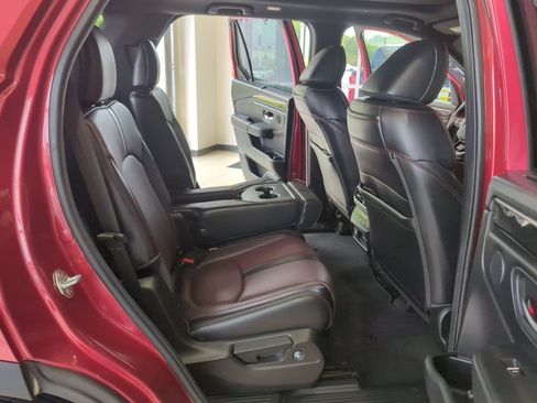 Used 2025 Honda Pilot Black Edition image 47