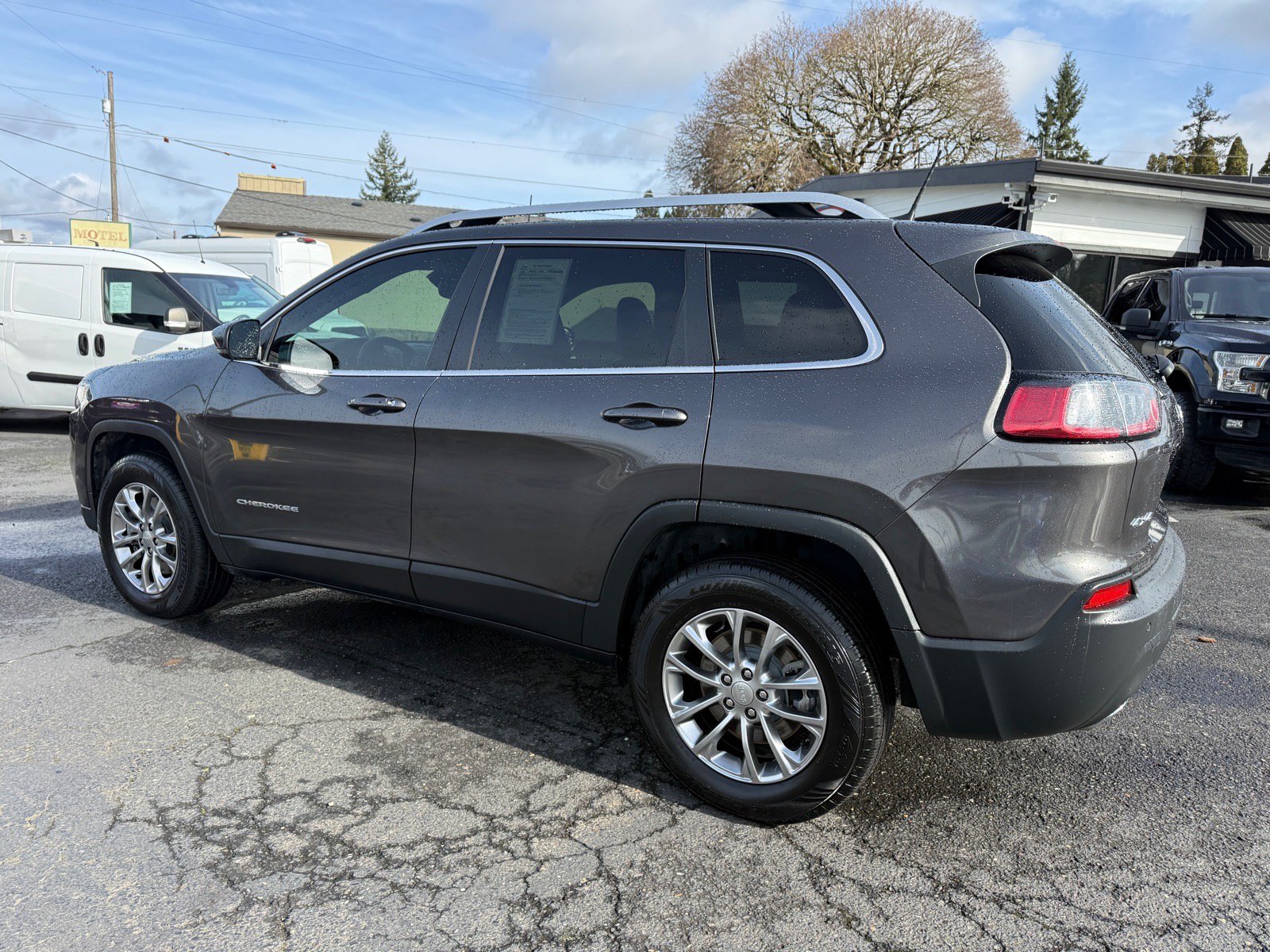 Used 2019 Jeep Cherokee Latitude Plus w/ Comfort/Convenience Group AWD/4WD image 5