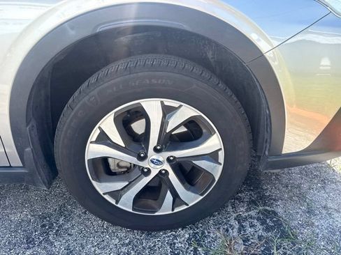Used 2020 Subaru Outback Limited AWD/4WD image 9