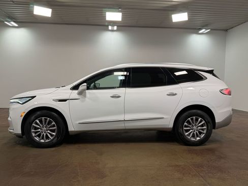 Used 2023 Buick Enclave Essence AWD/4WD image 6