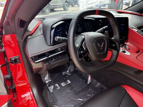 Used 2025 Chevrolet Corvette Stingray Preferred Cpe w/ Stealth Interior Trim Package RWD image 17