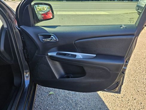 Used 2019 Dodge Journey SE image 10