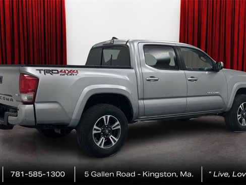 Used 2016 Toyota Tacoma TRD Sport image 5