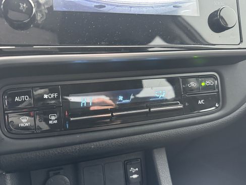 Used 2018 Toyota Corolla LE image 27