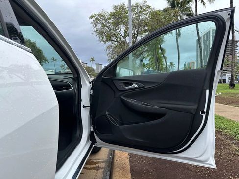 Used 2025 Chevrolet Malibu LT image 14