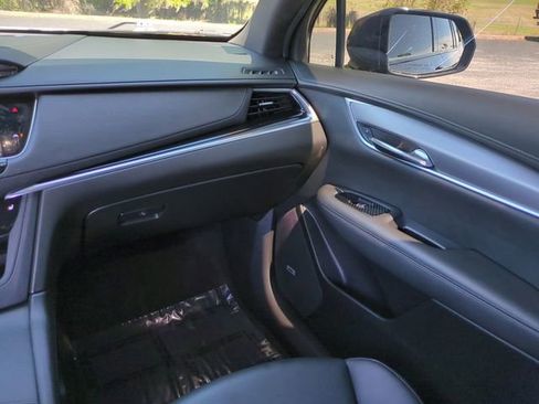 Used 2025 Cadillac XT6 Luxury image 19