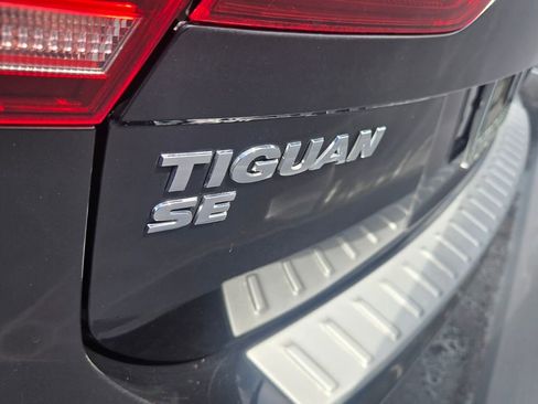 Used 2018 Volkswagen Tiguan SE FWD image 11