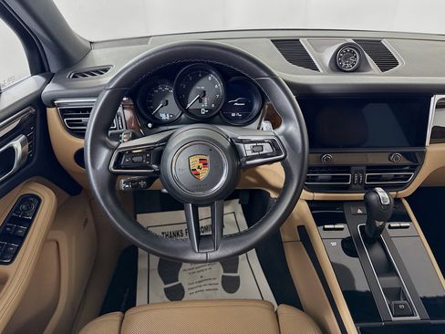 Certified 2022 Porsche Macan image 23