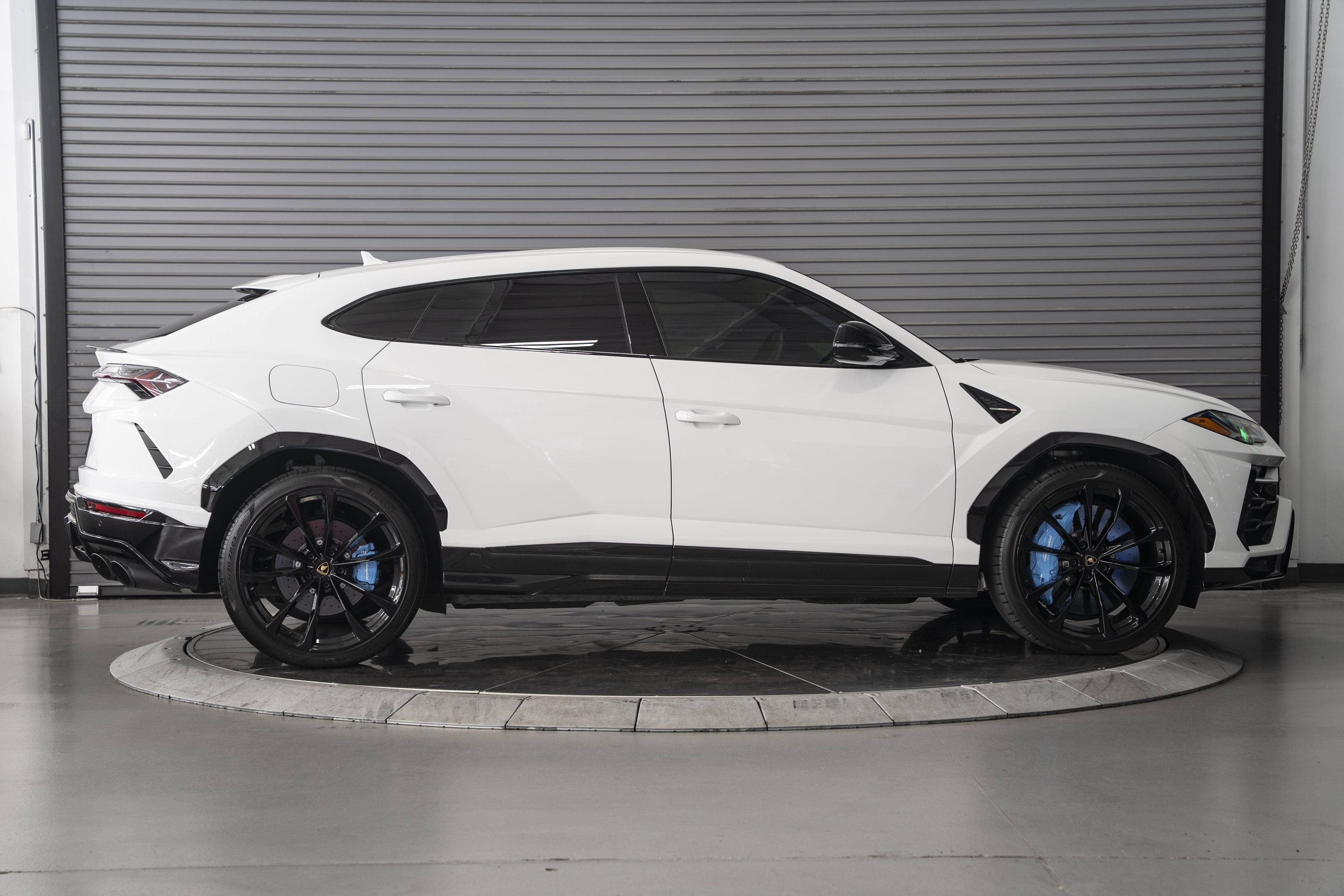 Used 2022 Lamborghini Urus AWD/4WD image 6