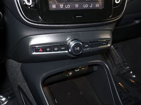 Used 2024 Volvo XC40 B5 Core AWD/4WD image 20