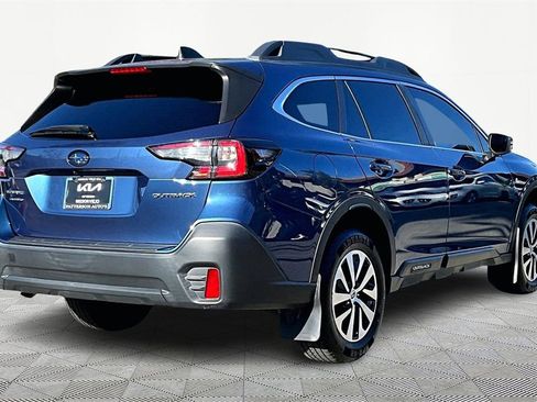 Used 2022 Subaru Outback Premium image 2