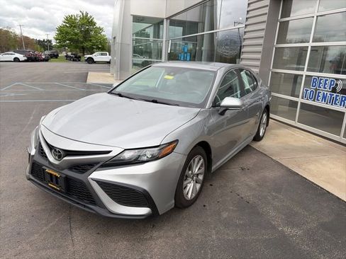 Used 2024 Toyota Camry SE FWD image 2