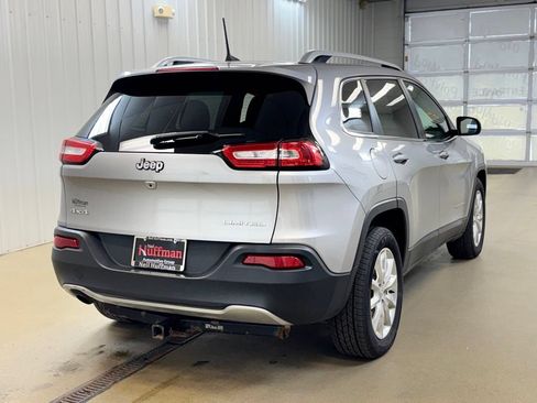 Used 2017 Jeep Cherokee Limited AWD/4WD image 4