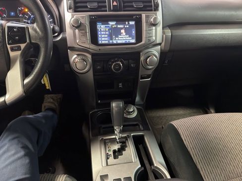 Used 2018 Toyota 4Runner SR5 AWD/4WD image 12