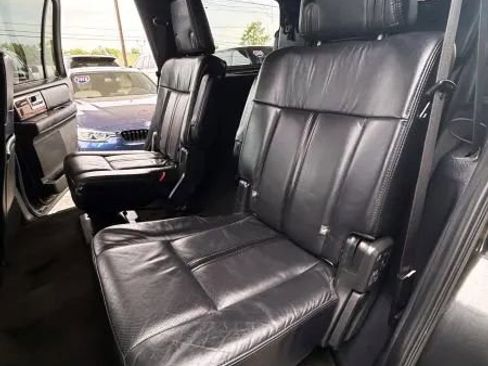 Used 2015 Lincoln Navigator 4WD image 19