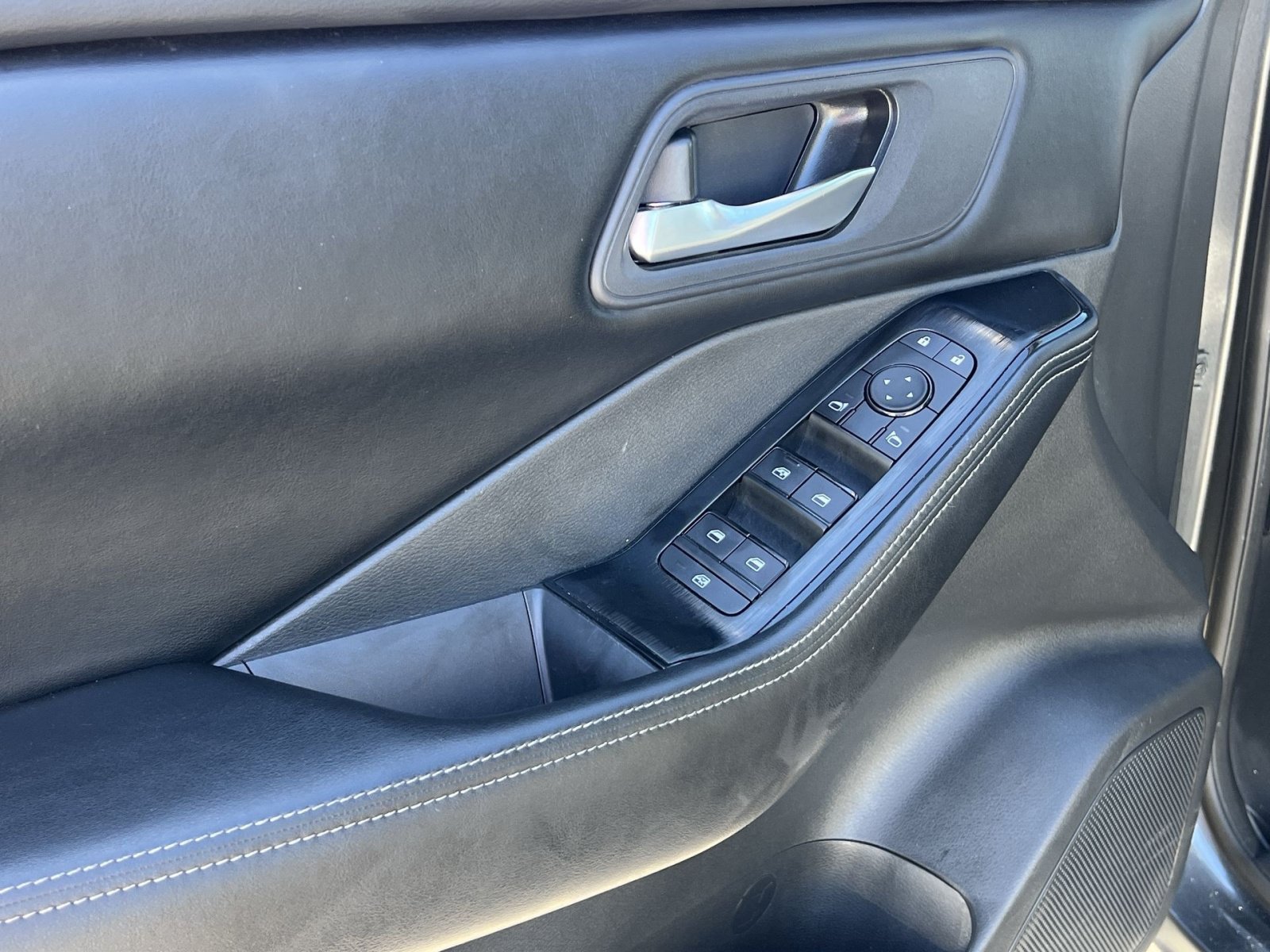 Used 2024 Nissan Rogue SV AWD/4WD image 15