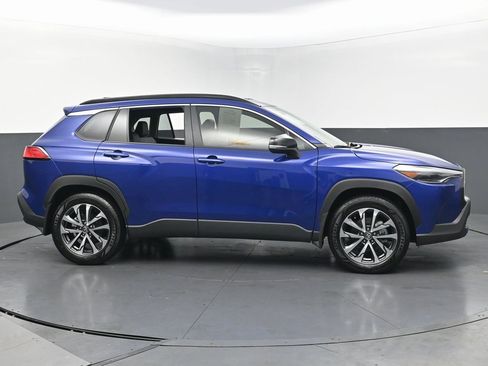 Used 2025 Toyota Corolla Cross XLE w/ Convenience Package image 6