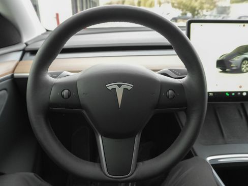 Used 2024 Tesla Model Y Long Range image 17