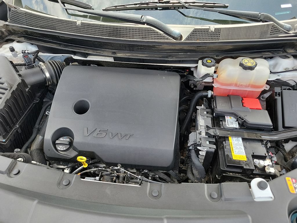 Used 2023 Chevrolet Traverse RS FWD image 16