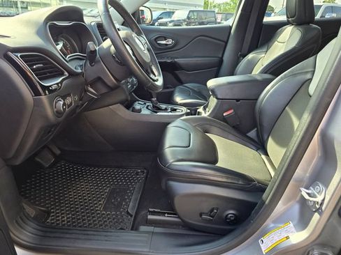 Used 2019 Jeep Cherokee Latitude Plus AWD/4WD image 8