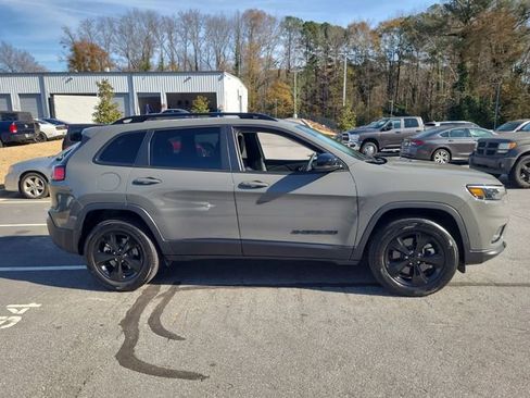 Used 2023 Jeep Cherokee Altitude Lux image 25