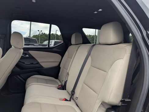 Used 2022 Chevrolet Traverse LS FWD image 23