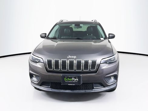 Used 2019 Jeep Cherokee Latitude Plus w/ Cold Weather Group AWD/4WD image 2