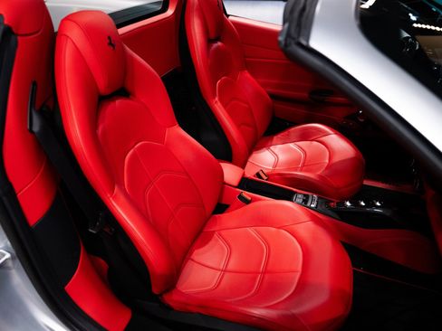 Used 2018 Ferrari 488 Spider RWD image 16