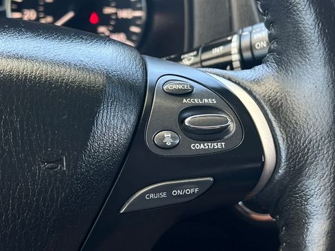 Used 2020 Nissan Pathfinder SL FWD image 32