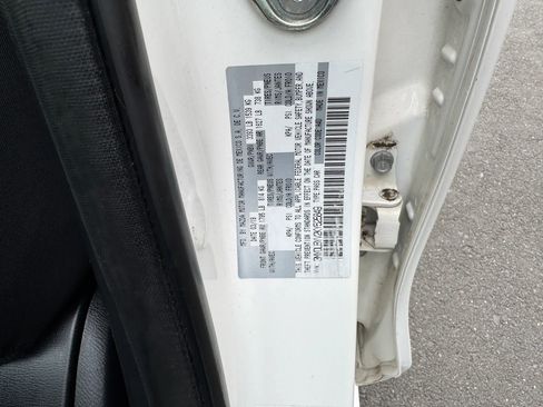 Used 2019 Toyota Yaris L FWD image 27