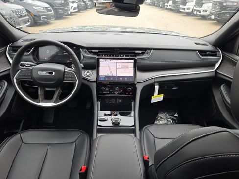 New 2025 Jeep Grand Cherokee Limited w/ Black Appearance Package image 20