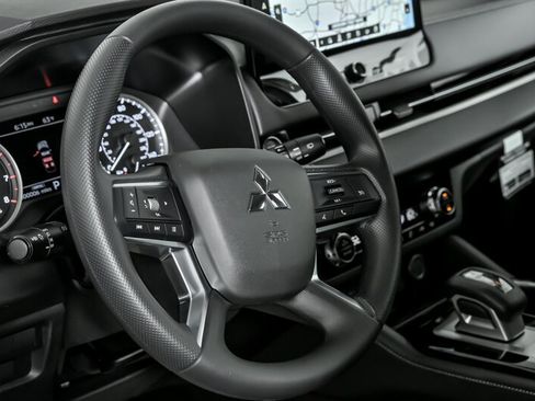 New 2025 Mitsubishi Outlander ES image 15