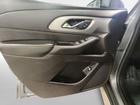 Used 2018 Chevrolet Traverse LT image 14