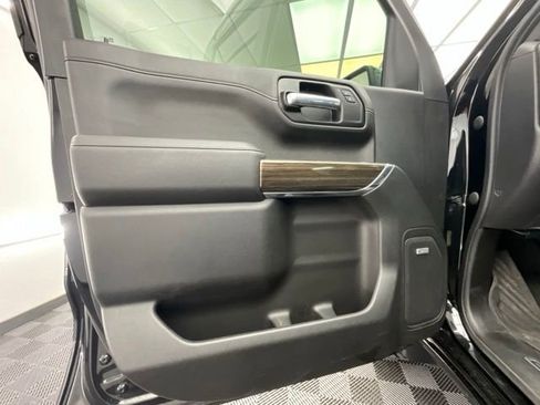 Used 2022 Chevrolet Silverado 1500 LT Trail Boss w/ LT Trail Boss Premium Package AWD/4WD image 12