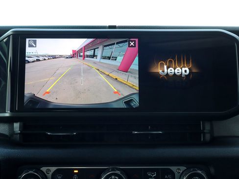 Used 2025 Jeep Gladiator Willys image 12