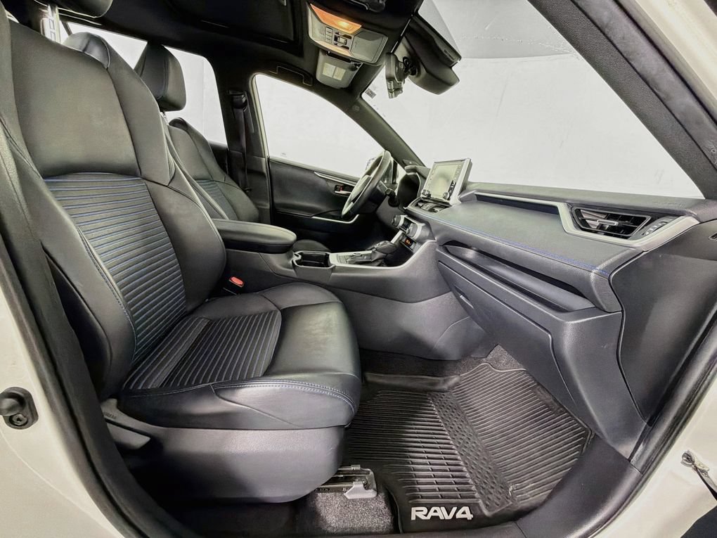 Used 2019 Toyota RAV4 XSE w/ XSE Weather Package AWD/4WD image 28