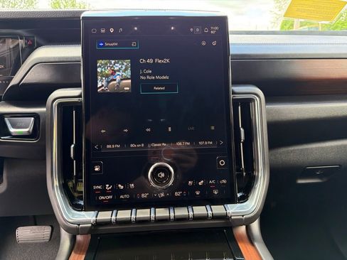 Used 2025 GMC Yukon XL Denali AWD/4WD image 22