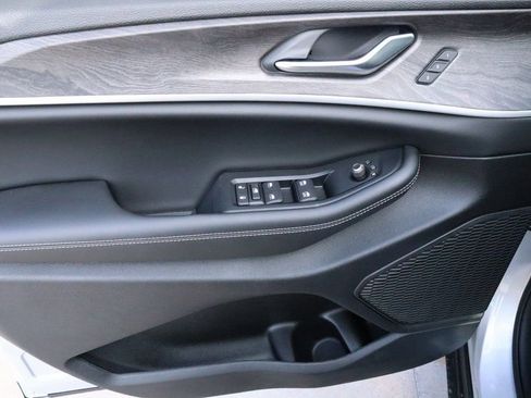 New 2025 Jeep Grand Cherokee Limited image 18