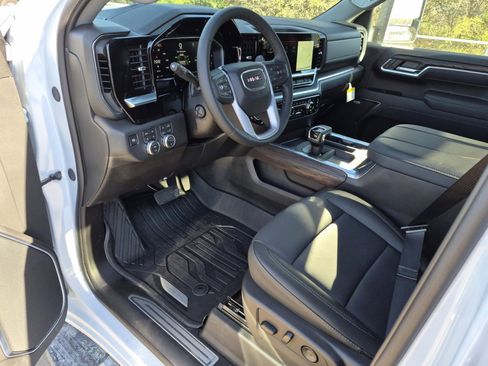 New 2026 GMC Sierra 1500 SLT image 10