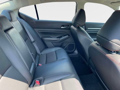 Used 2025 Nissan Altima 2.5 SR FWD image 12