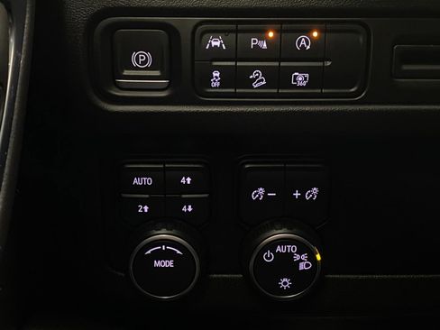 Used 2023 Chevrolet Tahoe Z71 w/ Luxury Package image 16