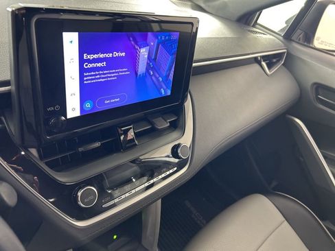 Used 2024 Toyota Corolla Cross SE image 16