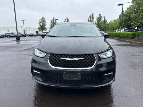 Used 2023 Chrysler Pacifica Touring-L FWD image 2