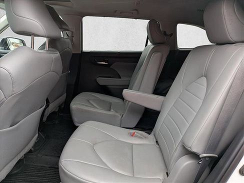 Used 2023 Toyota Highlander XLE image 26