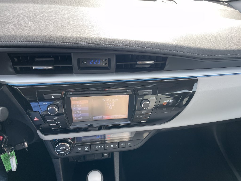 Used 2015 Toyota Corolla LE FWD image 18