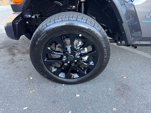 Used 2025 Jeep Wrangler Unlimited Sahara w/ Safety Group image 25