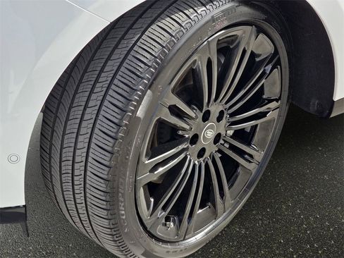 Certified 2025 Land Rover Range Rover SE image 34