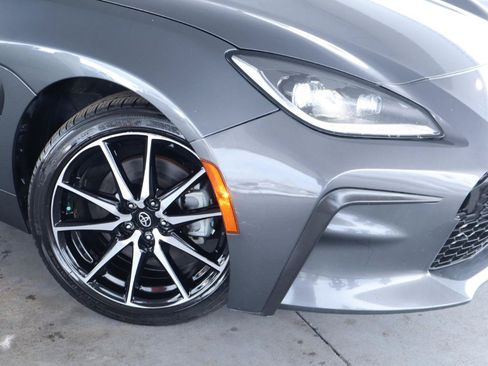 Used 2023 Toyota GR86 RWD image 4