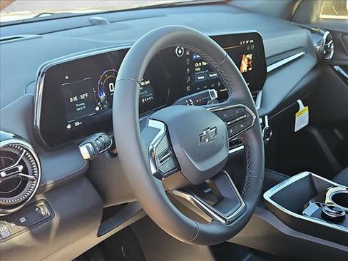 New 2026 Chevrolet Equinox LT image 3